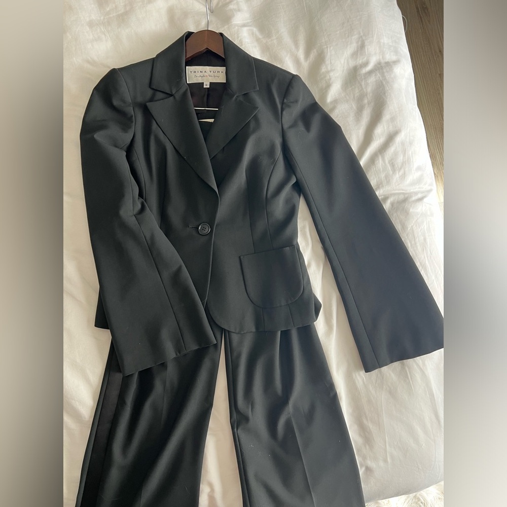 ❤️Trina Turk Black Tuxedo Suit EUC - Jacket and Pants
